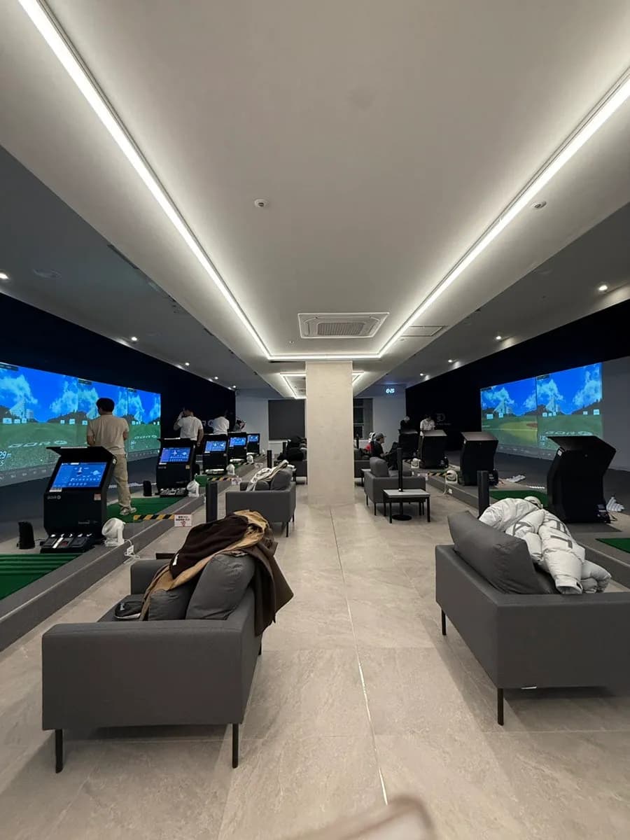 GDR practice bays inside DTS Golf Pyeongchon