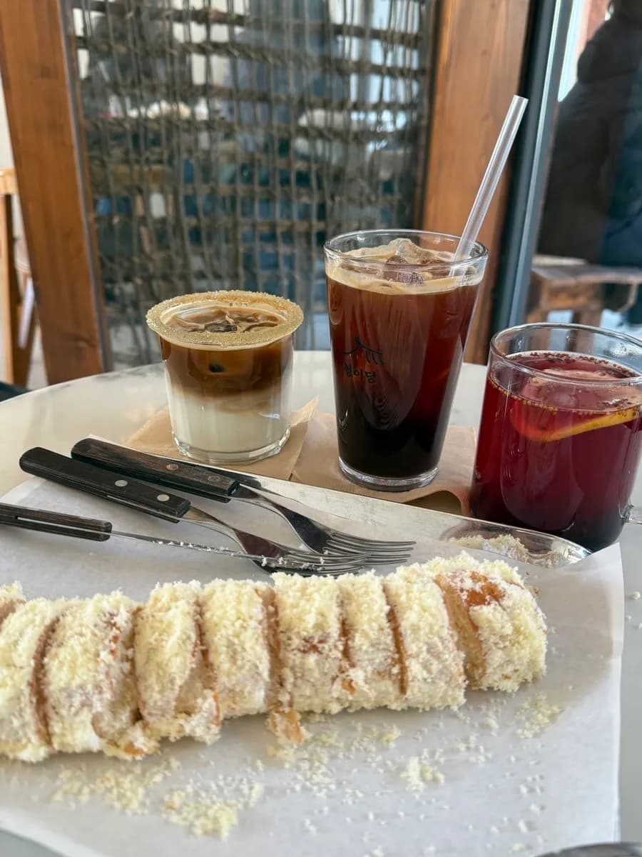 Cheongidang Latte, Iced Americano und Omija-Odi-Tee
