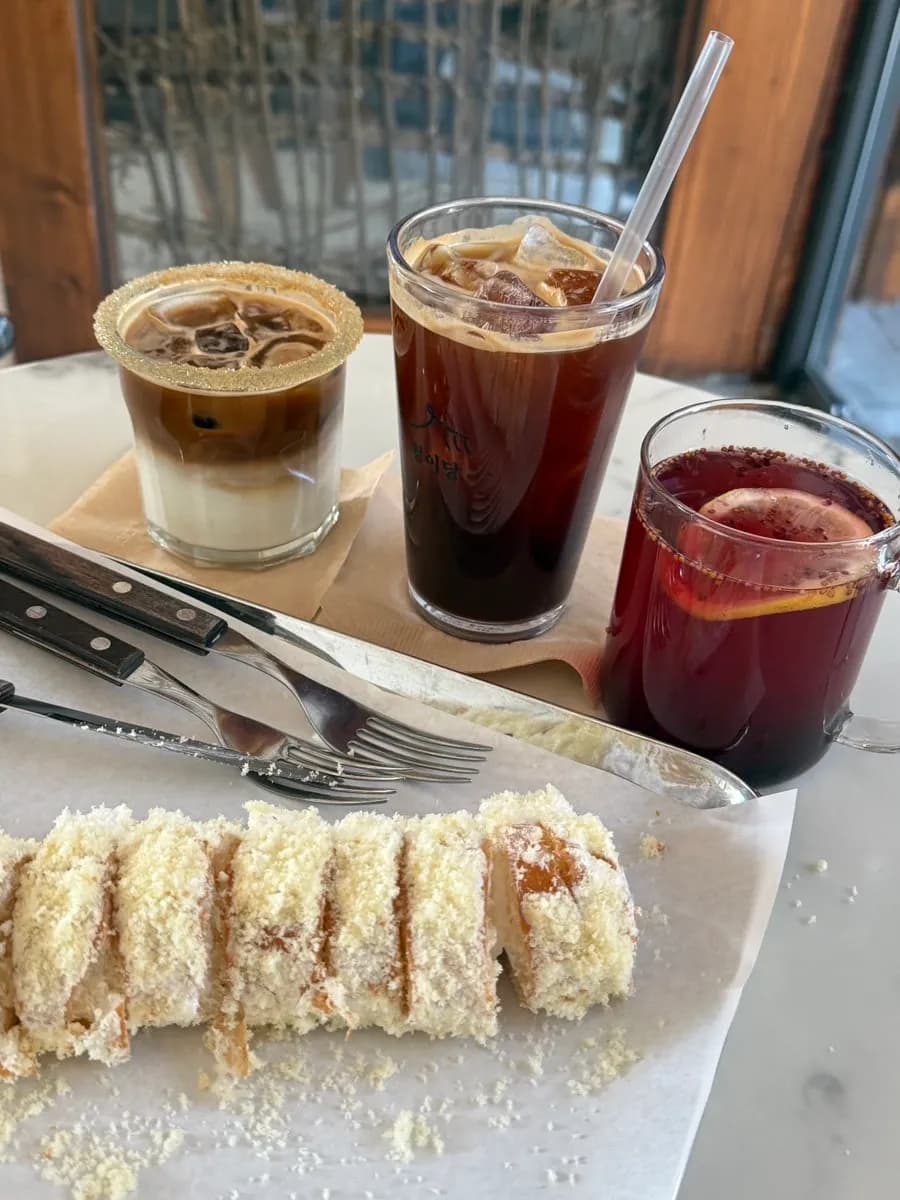 Castella-artiges Brot mit Sahnefüllung im Cheongidang Café