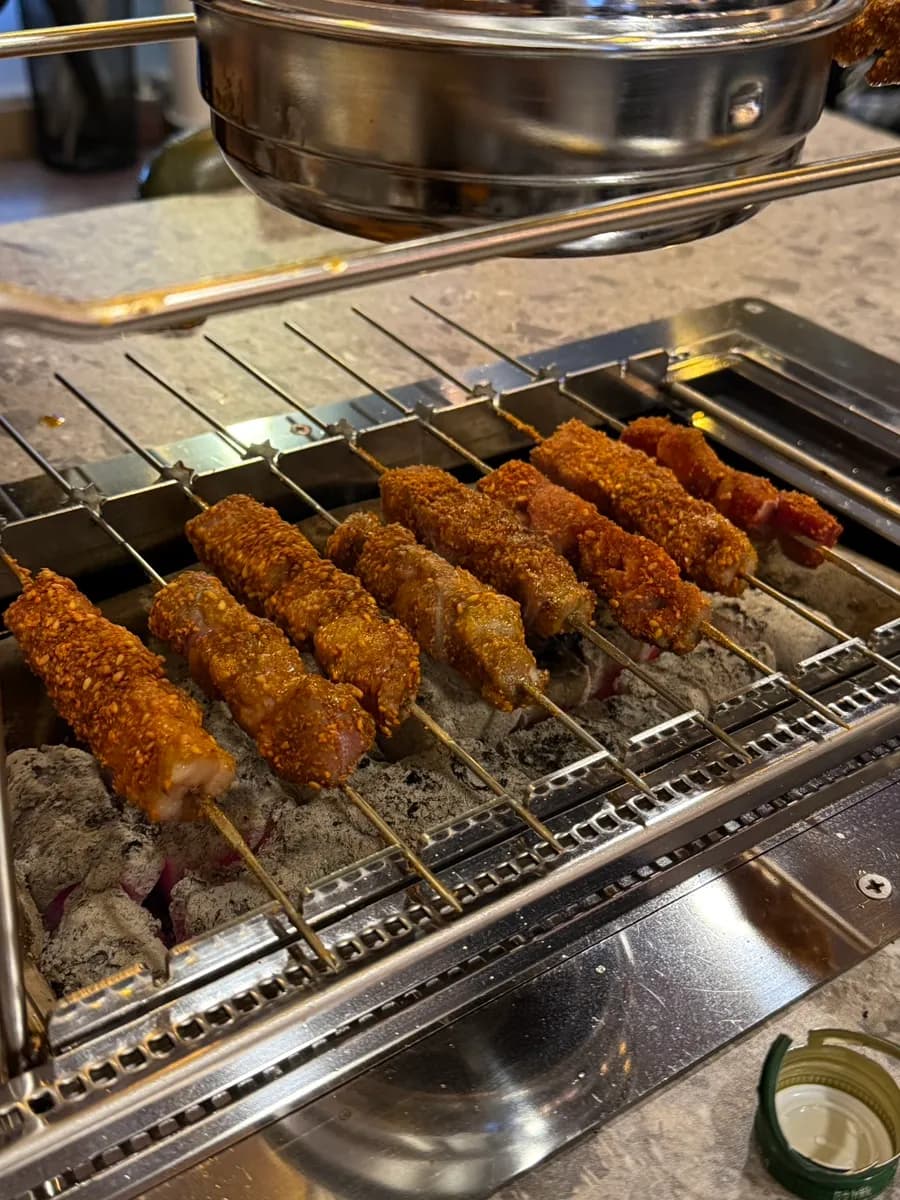 Comida final de brochetas de cordero con carne gruesa, costillas de cordero y sabores mala en Anyang Ilbeonga