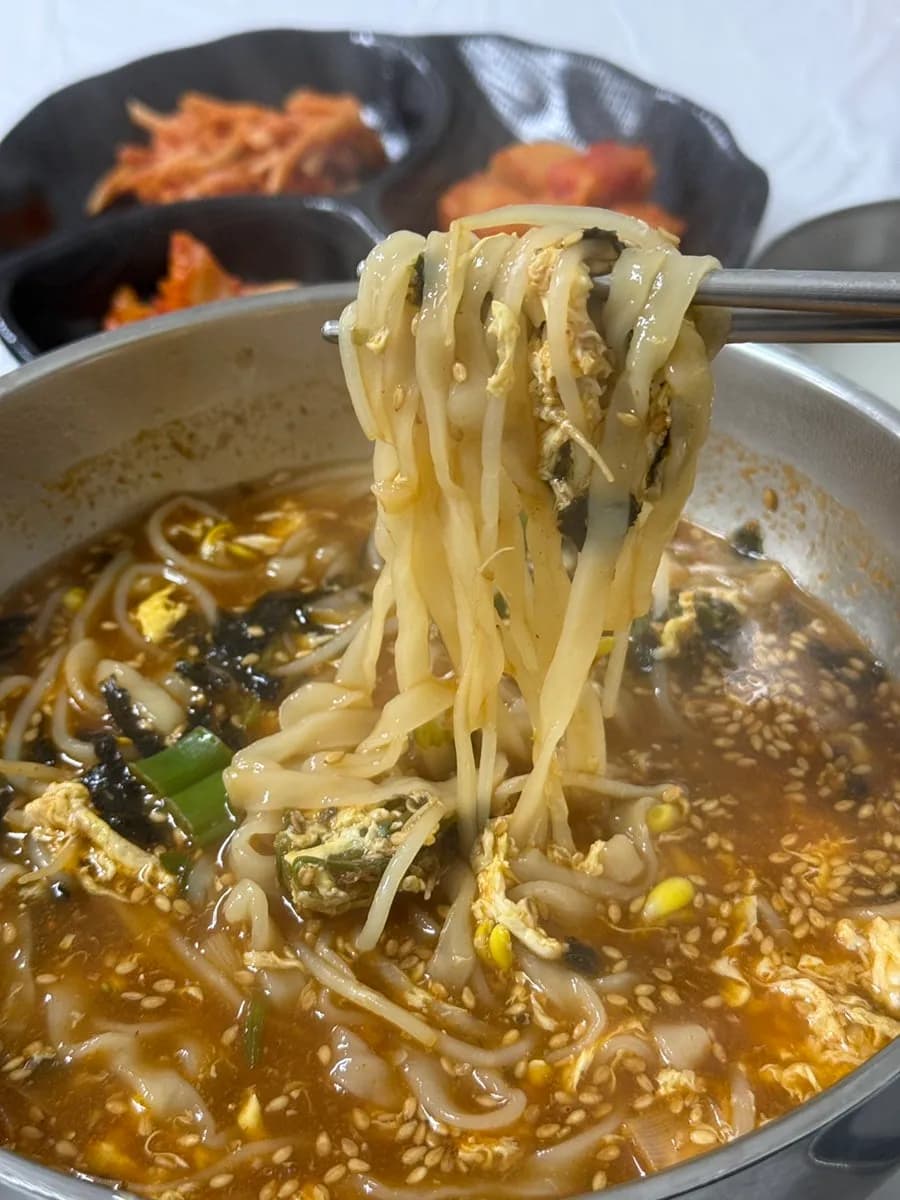 Pungmul Boribap 酱刀切面的细宽面条