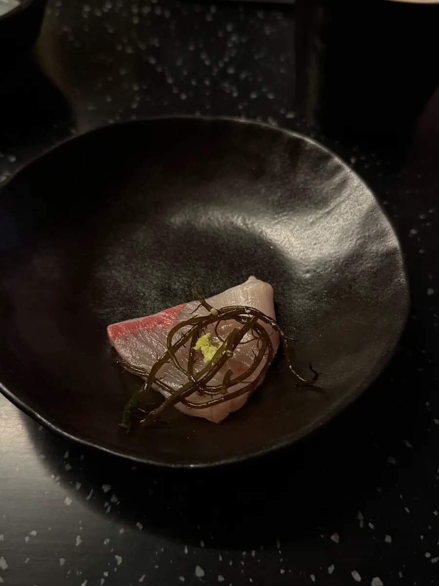 Ккосираги далайн байцаатай yellowtail сашими