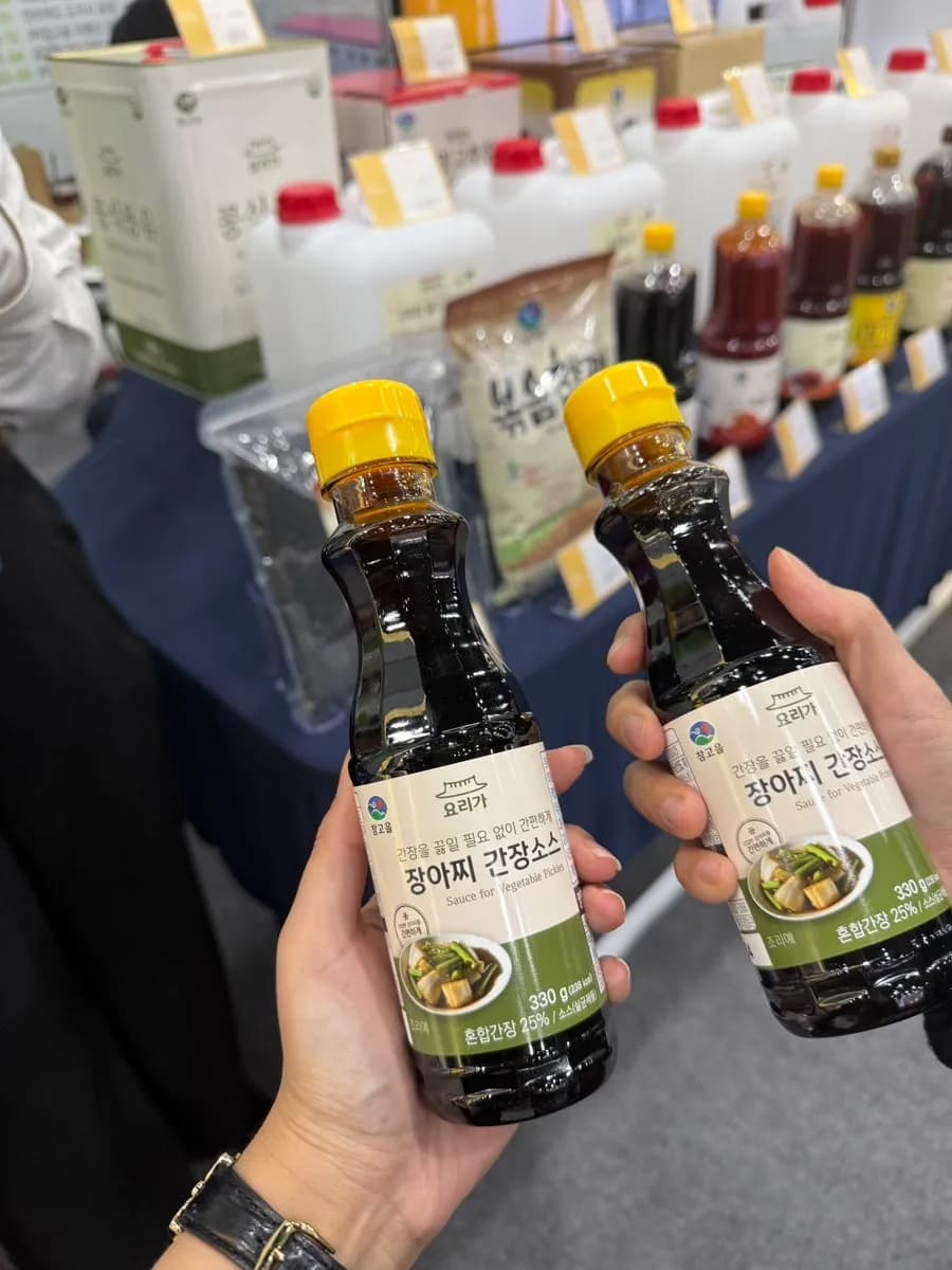 Dégustation de kimchi Silbi très épicé au Food Festa 2025