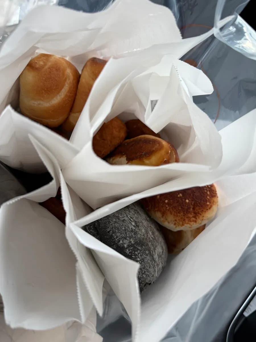 Takeout na biniling tinapay mula sa Tokkine Bread sa Anyang