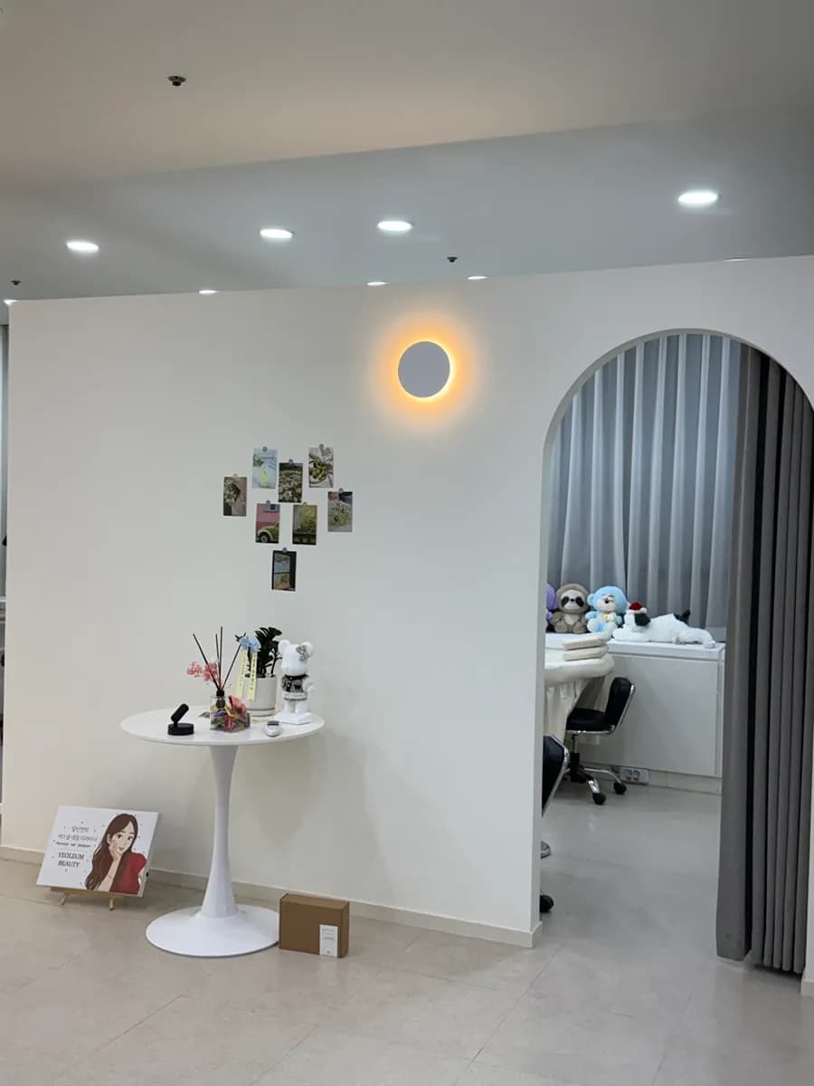 Intérieur spacieux et propre chez Yeoleum Beauty
