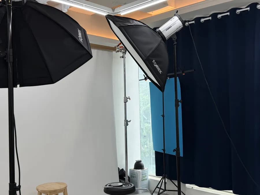 Herramientas de cabello y maquillaje en Submarine Studio