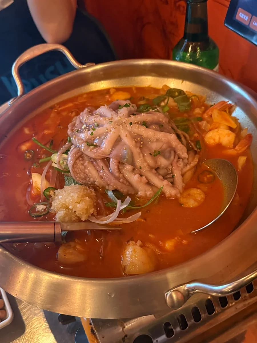 Second-floor atmosphere at Unchilgisam Itaewon