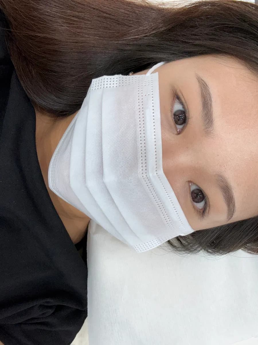 Wimpernfoto vor Wimpernlifting und Point Extensions