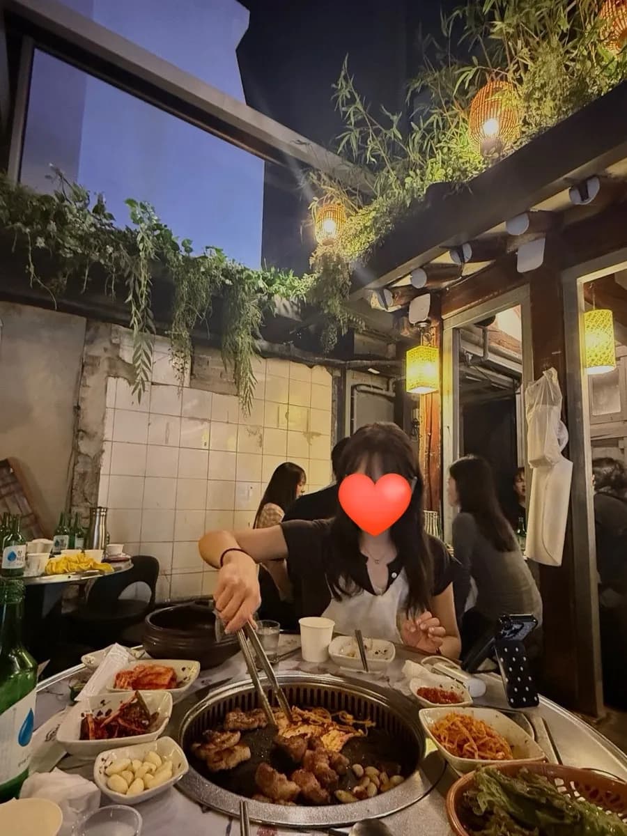 Outdoor-style dining atmosphere at Mungseokjip in Jongno