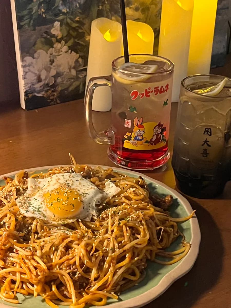 Ansan Jungang-dong; Midam mit vielen Anju und Geburtstagsfeier / Restaurant bei Jungang Station mit starker Atmosphäre