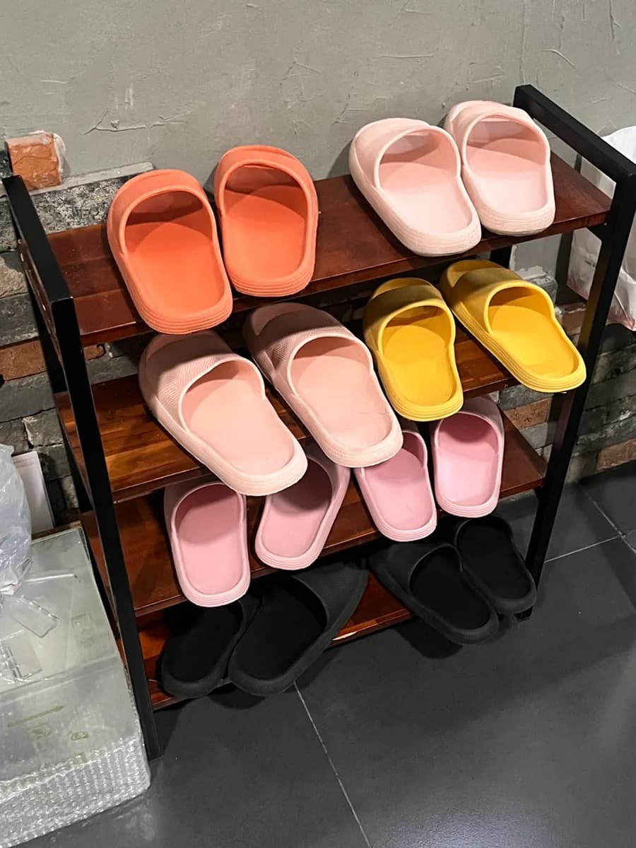 Signal Hunter Dongtan slippers and amenities image