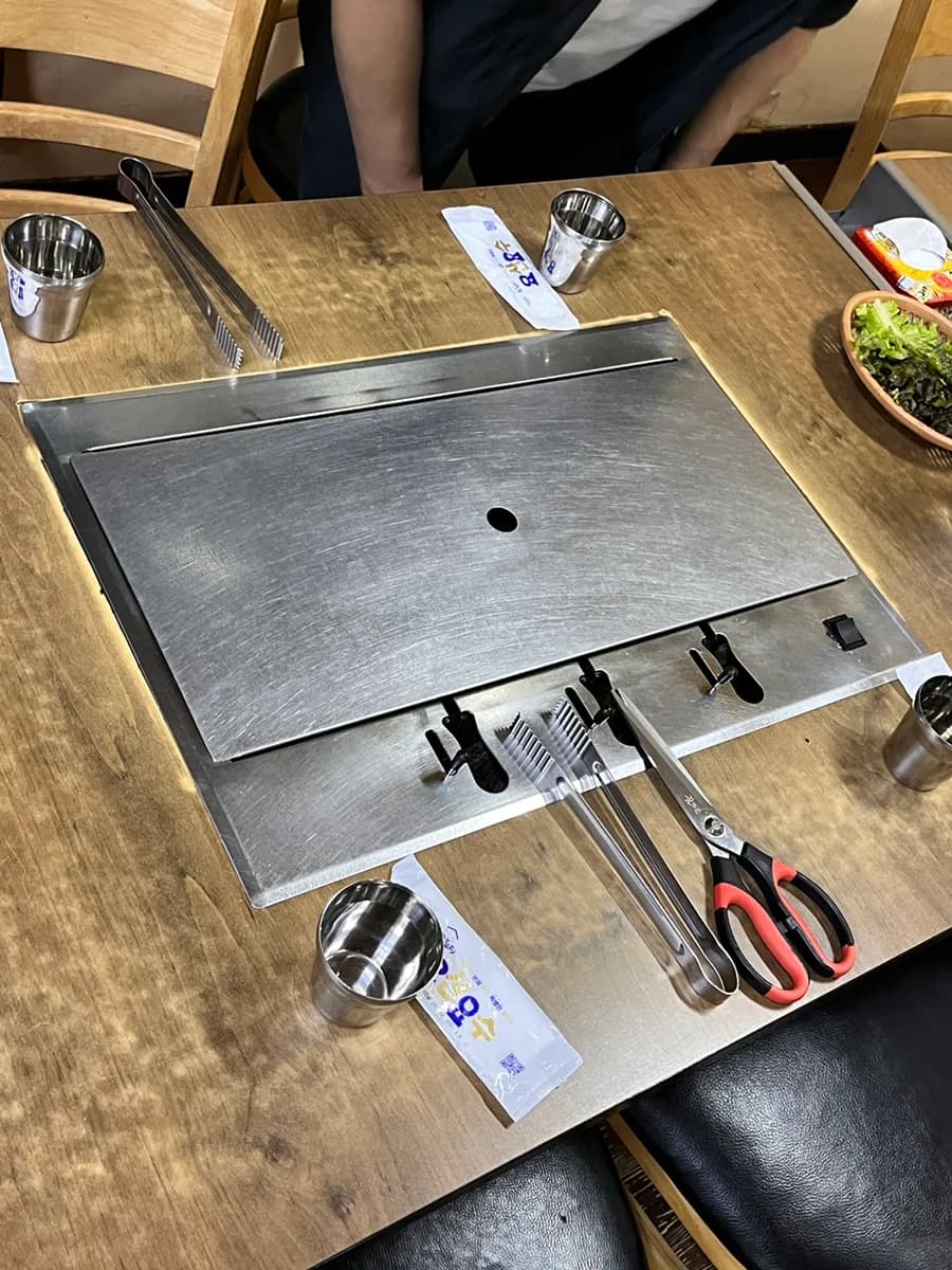 Cheonggyesan附近的 Cheonggye Orimaeul 鴨肉炭火旋轉烤肉