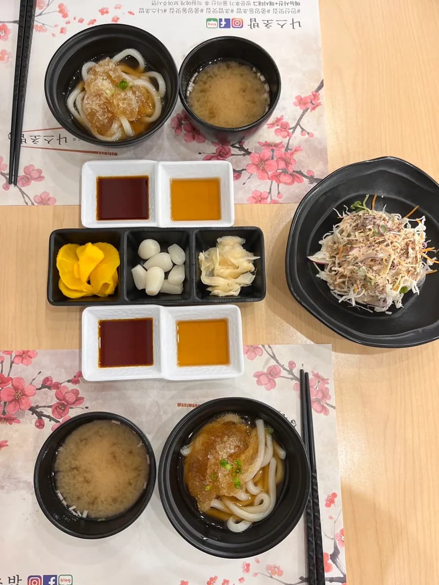 Table setting and SNS event at Nas Sushi