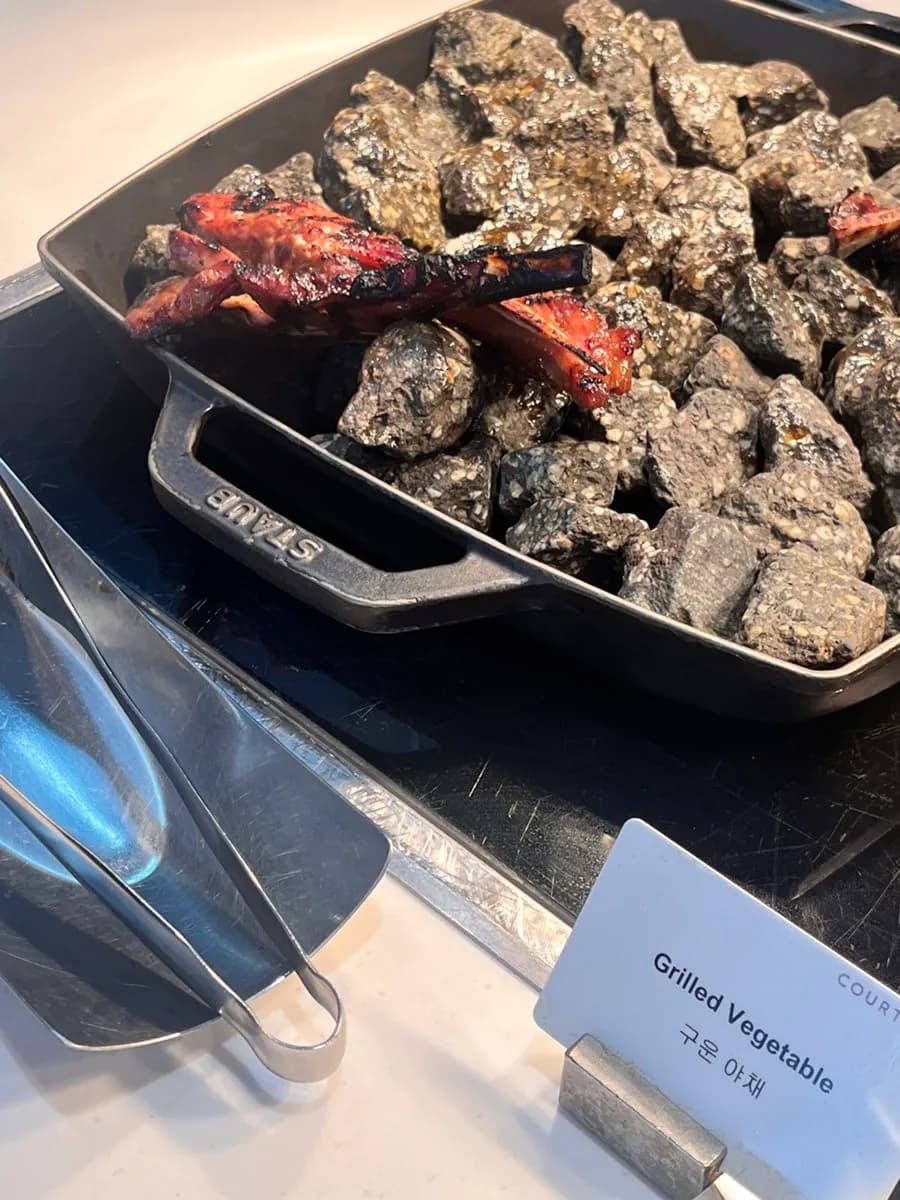 Courtyard Marriott Suwon Kitchen dinner buffet review with grill, seafood and desserts