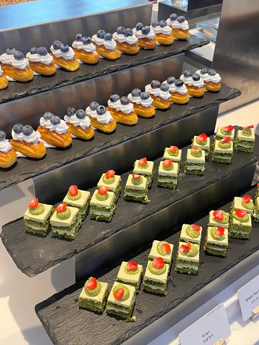 Courtyard Marriott Suwon Kitchen dinner buffet review with grill, seafood and desserts