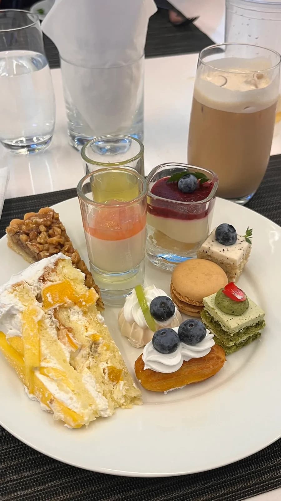 Courtyard Marriott Suwon Kitchen dinner buffet review with grill, seafood and desserts