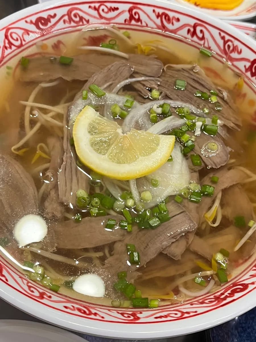平村 Pho Witch 越南餐廳評價,含 pho 與 Pad Thai