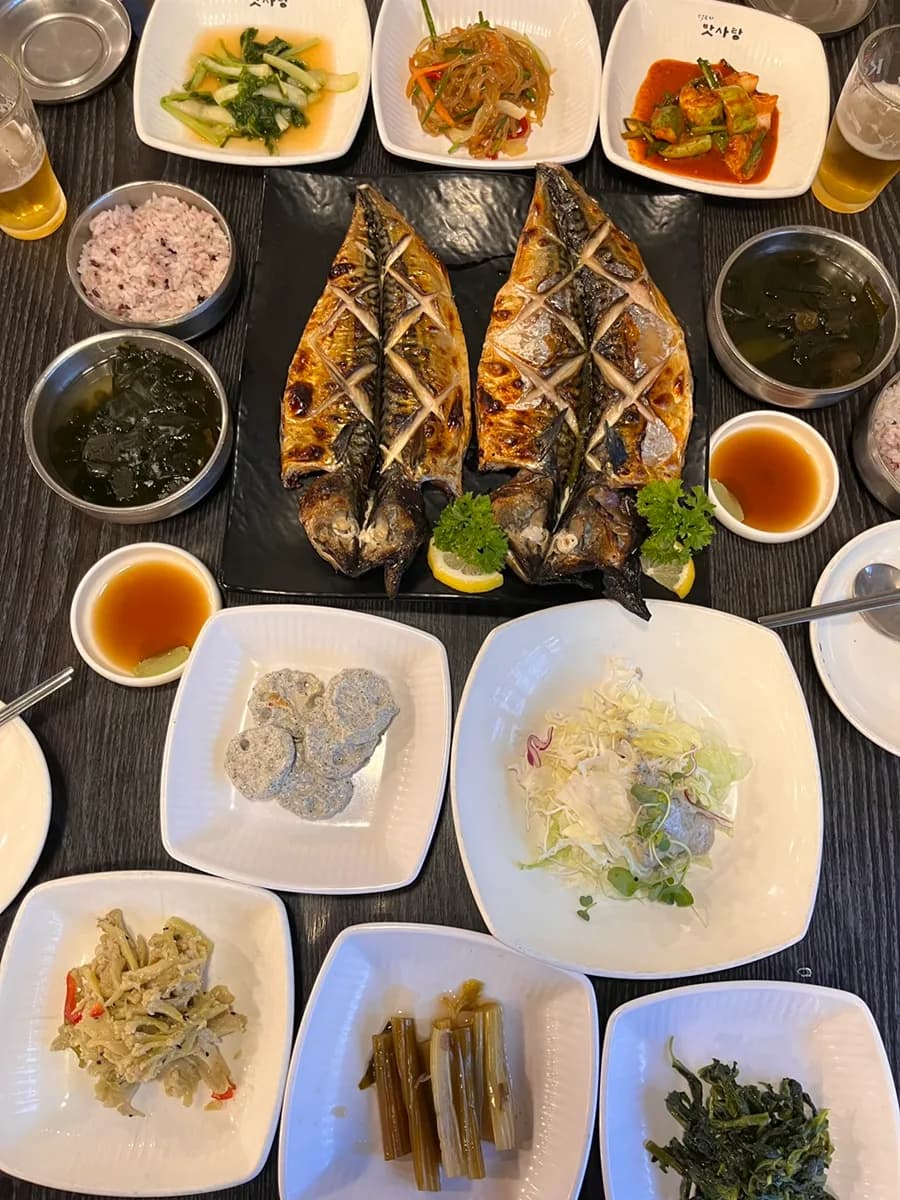 Poisson grillé au four hwadeok chez Park Eunja Matsarang Sanbon près de Sanbon Station