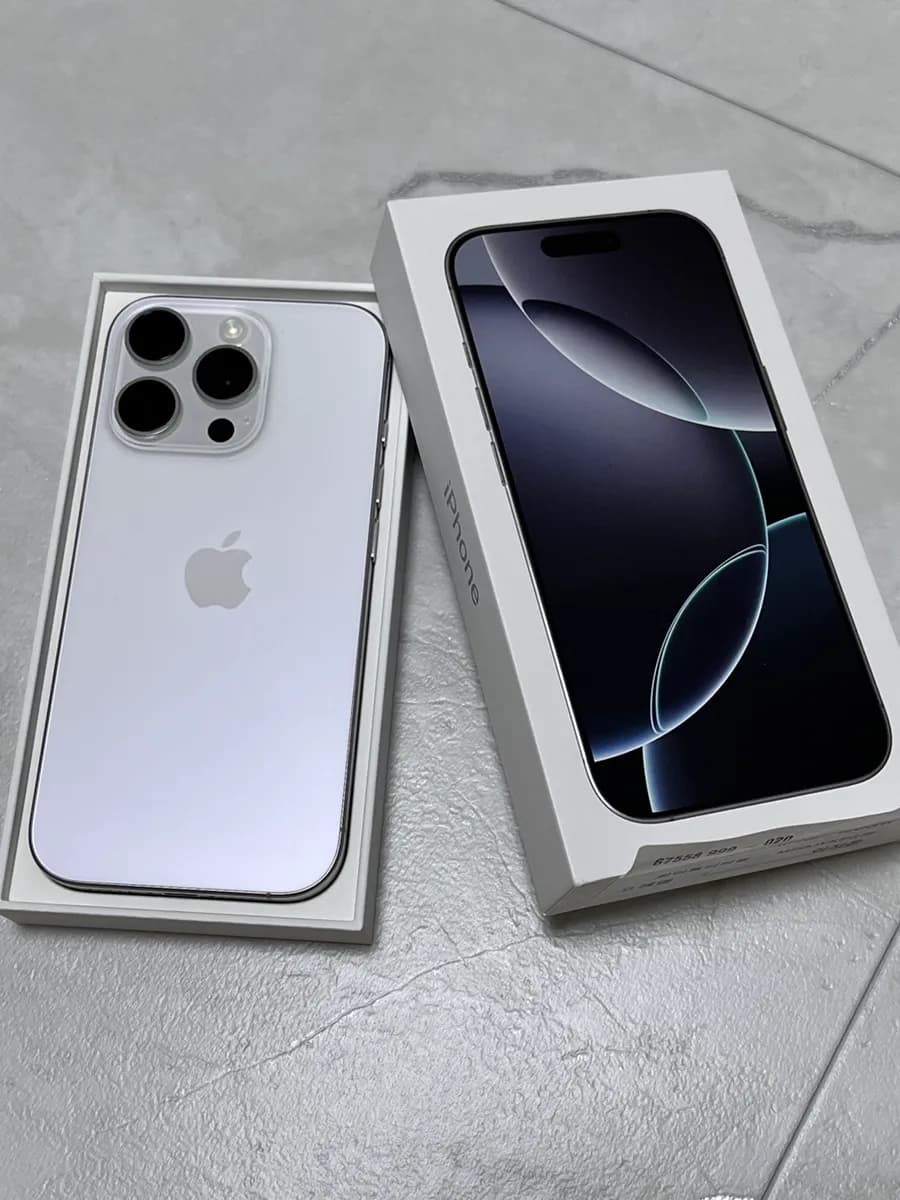 Caja o imagen de apertura del iPhone 16 Pro White Titanium