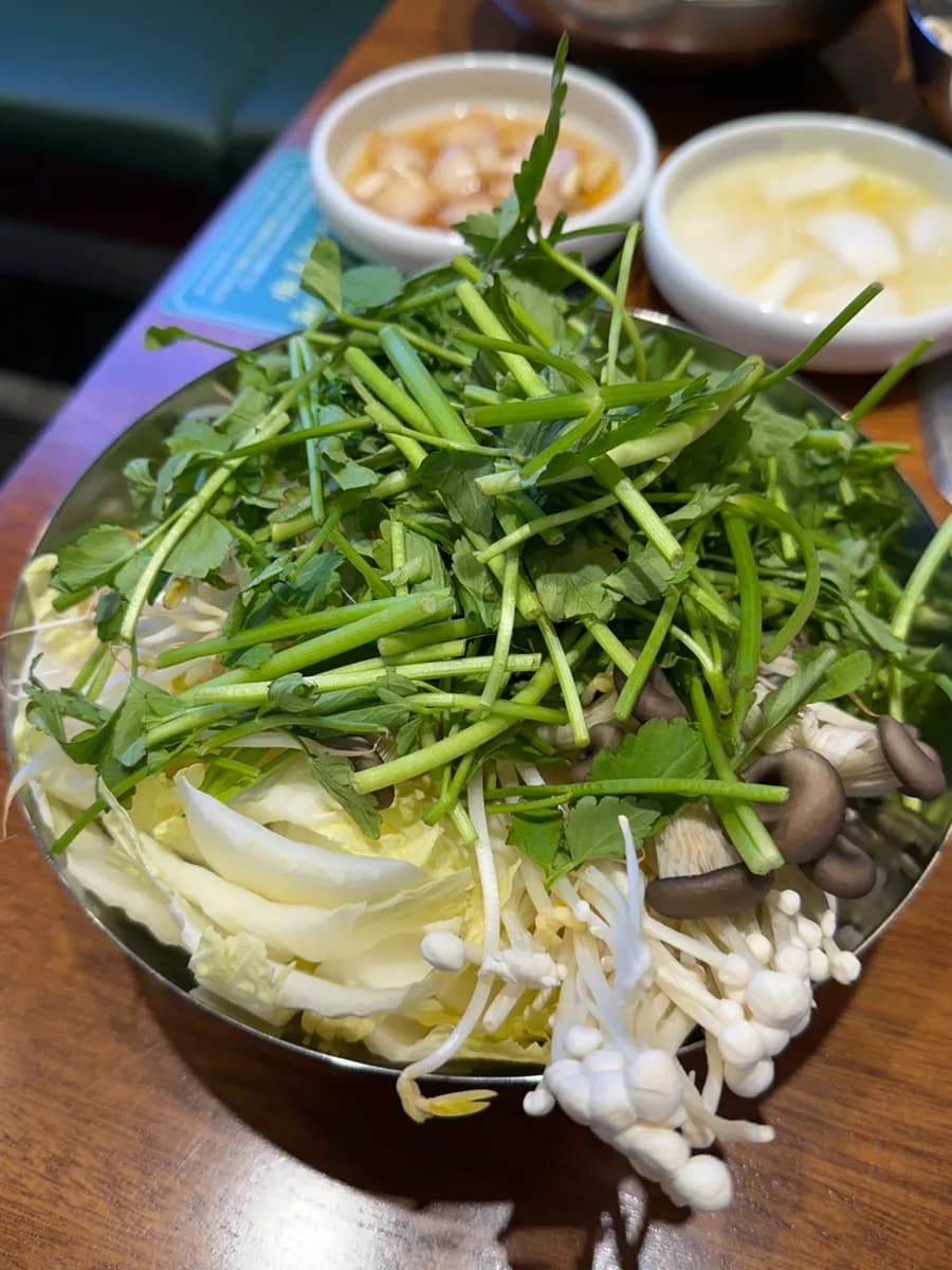 Larawan 7 ng review ng Cheongdo Minari Restaurant shabu-shabu at minari jeon sa Sanbon