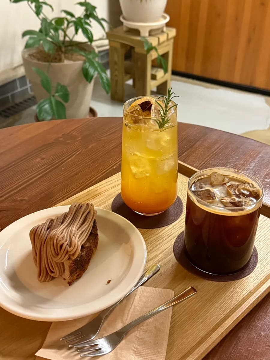 Cafetería ep.cake en Anyang Bakdal-dong con tarta, café y asientos amplios