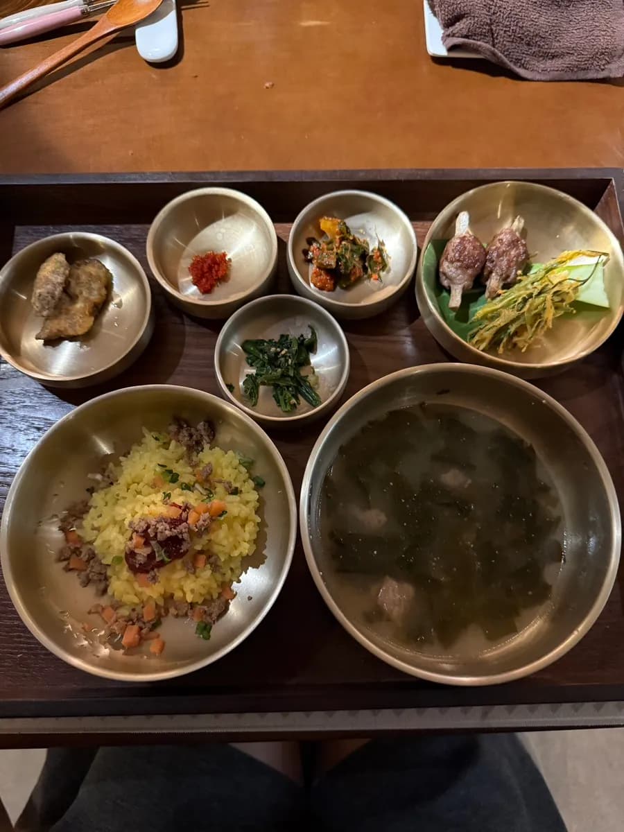 Bibimbap, үхрийн далайн байцаатай шөл, yukjeon, tteokgalbi сет