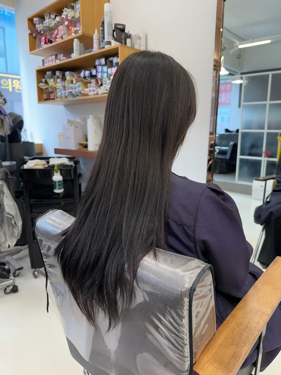 Photo 7 des pointes abîmées avant la coupe dégradée chez Navi Hair à Sanbon