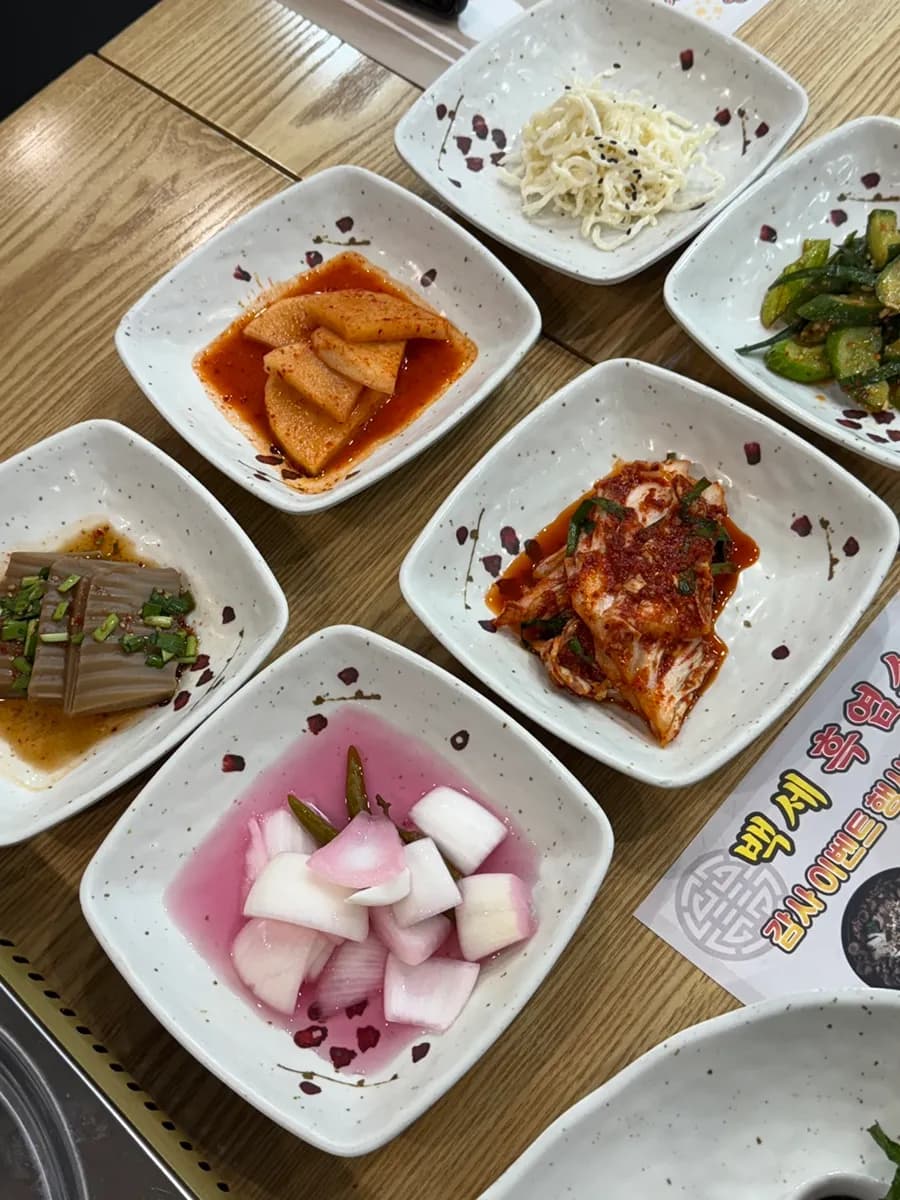 Side dishes served with the black goat meal in Sanbon