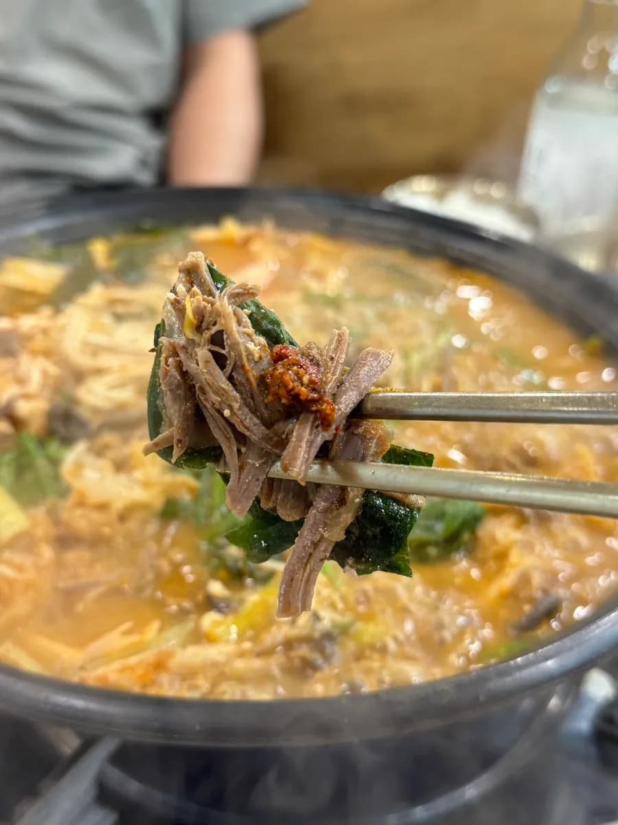 Tender black goat meat with sauce and rich broth in Sanbon