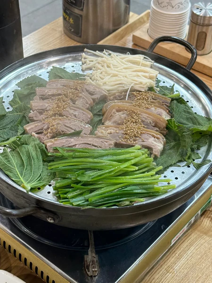 Black goat suyuk with mushrooms, chives, perilla leaves, and half soup