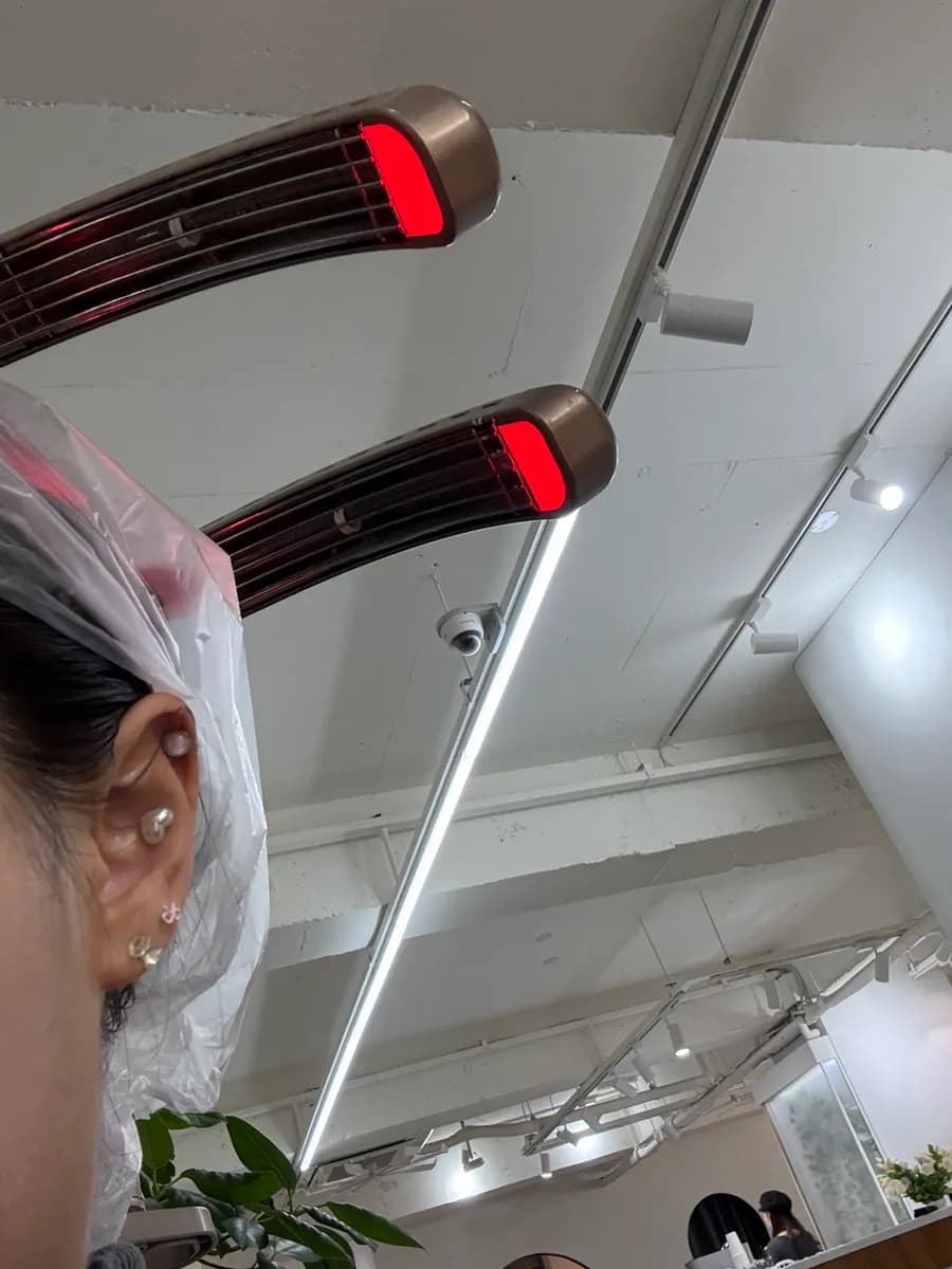 Zona amplia de tratamiento de la clínica capilar en Ava Hair Sanbon