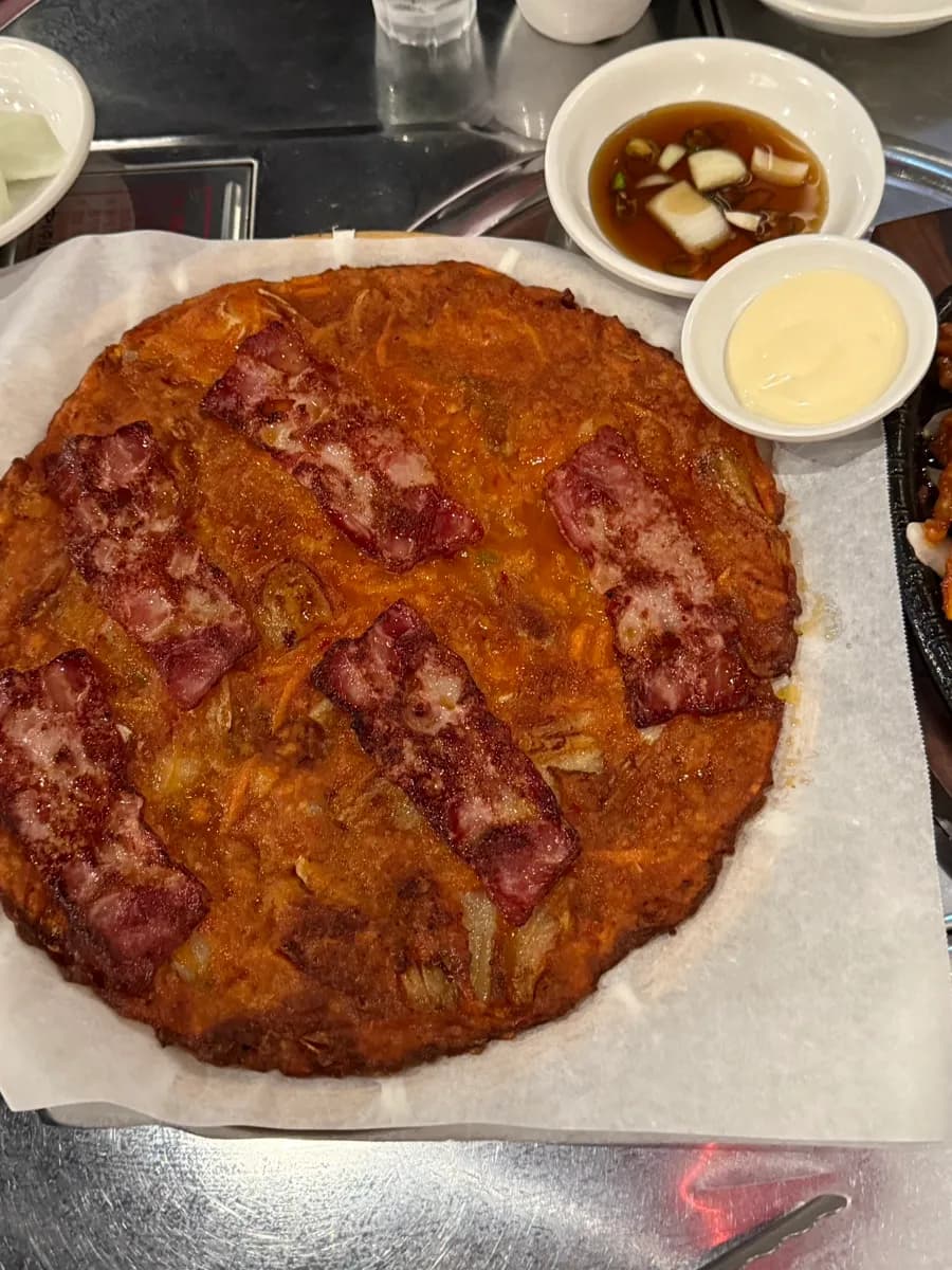 Knochenlose Hühnerfüße mit Reiskuchen und Mayonnaise bei Hansabal Pocha Beomgye