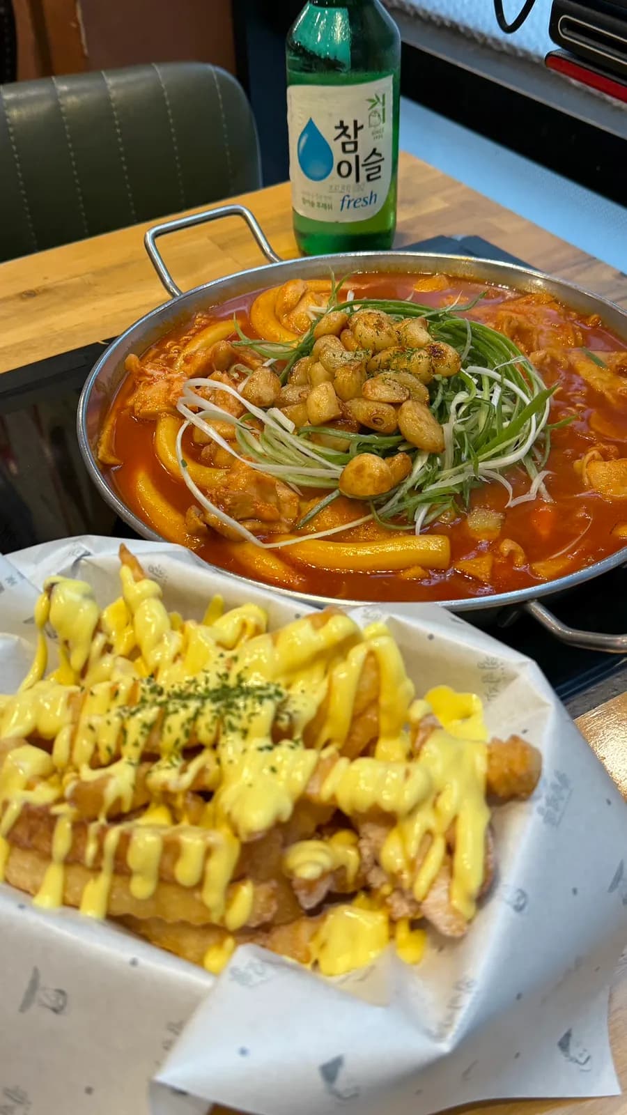 Butter garlic fries paired with Cheongnyeon Dabang tteokbokki