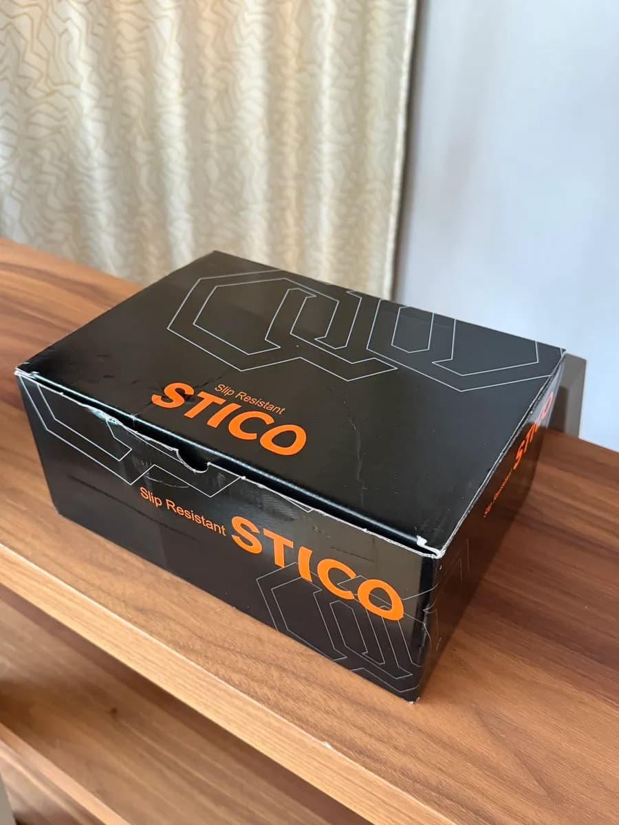 STICO kitchen shoes na nakabalot sa shoebox