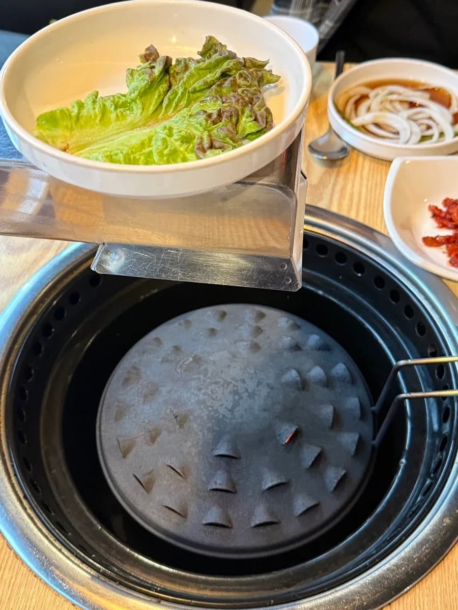 厚みのある手作り豚カルビの焼き上がり