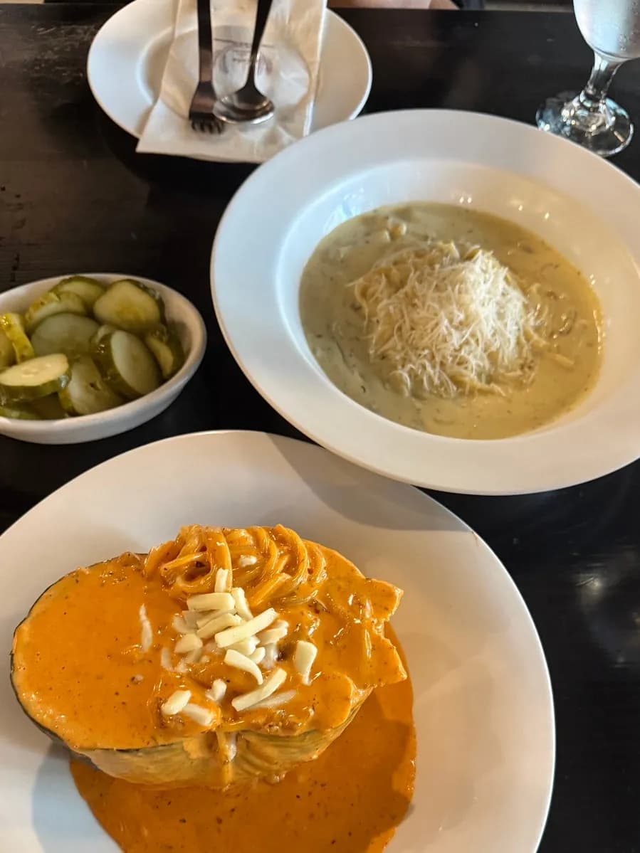 การจัดโต๊ะพื้นฐานที่ร้านพาสต้า Casa ใกล้สถานีบอมกเย
