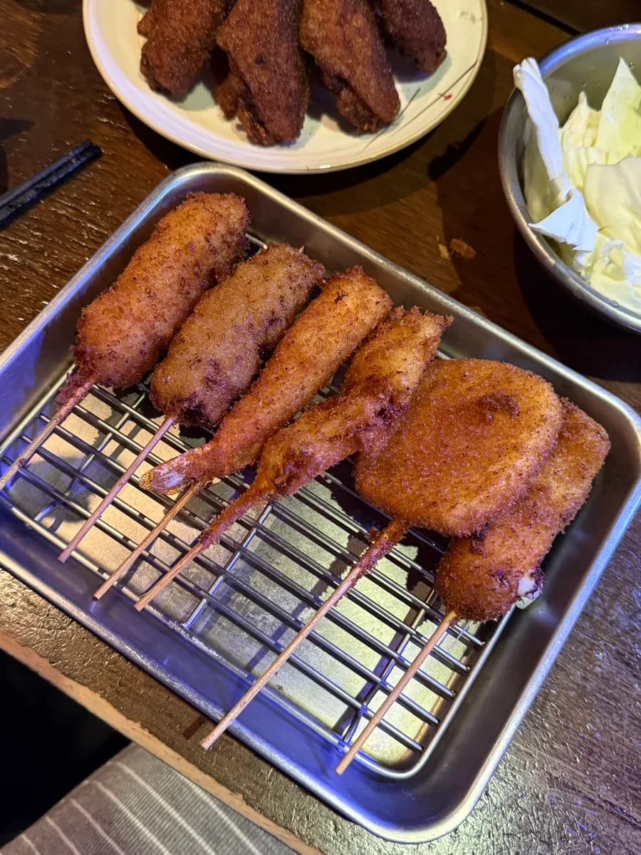 Tebasaki en Kushikatsu Kuma, un pub de Pyeongchon