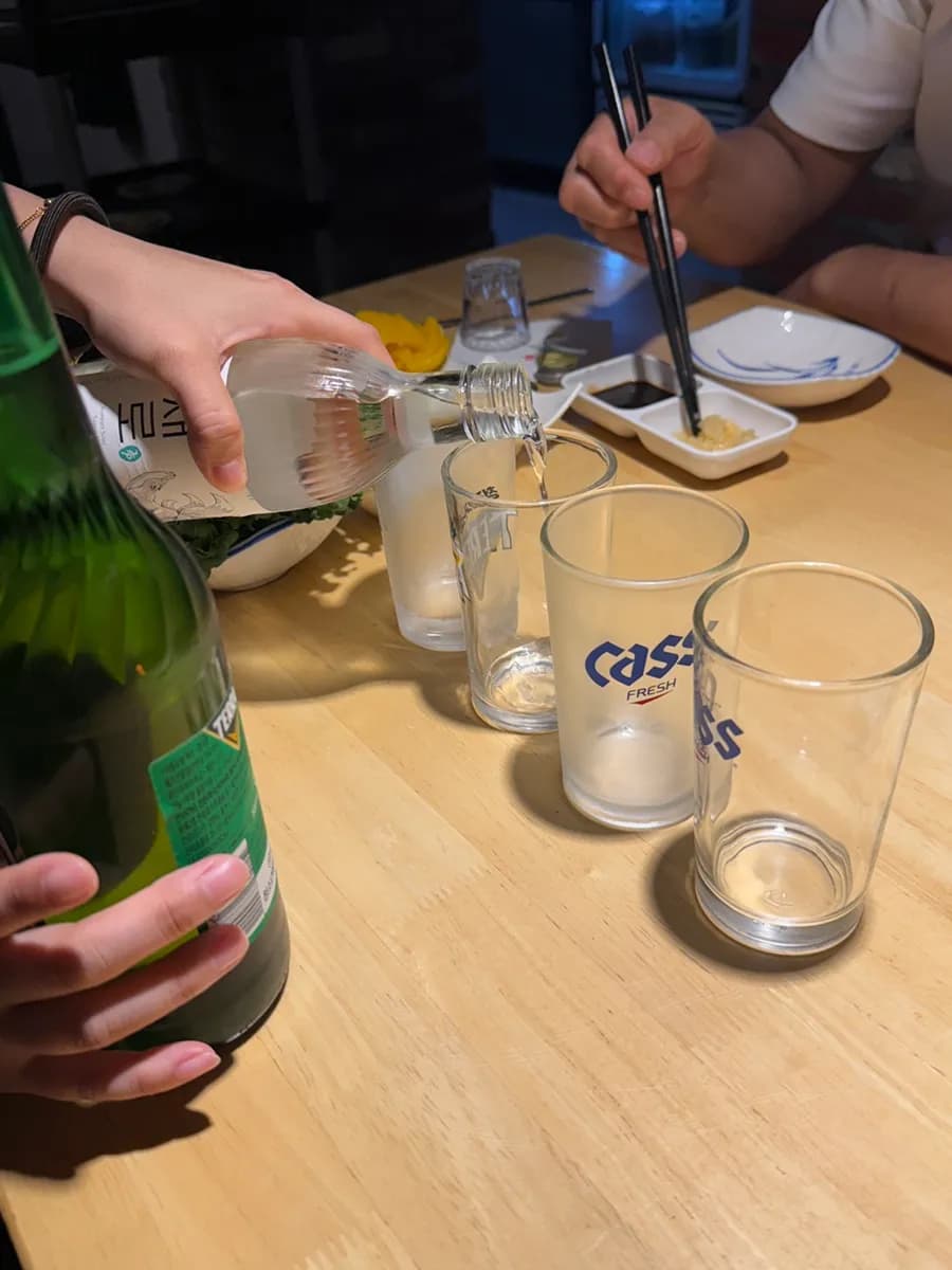 Mesa y condimentos abundantes en Jijunghae, Anyang