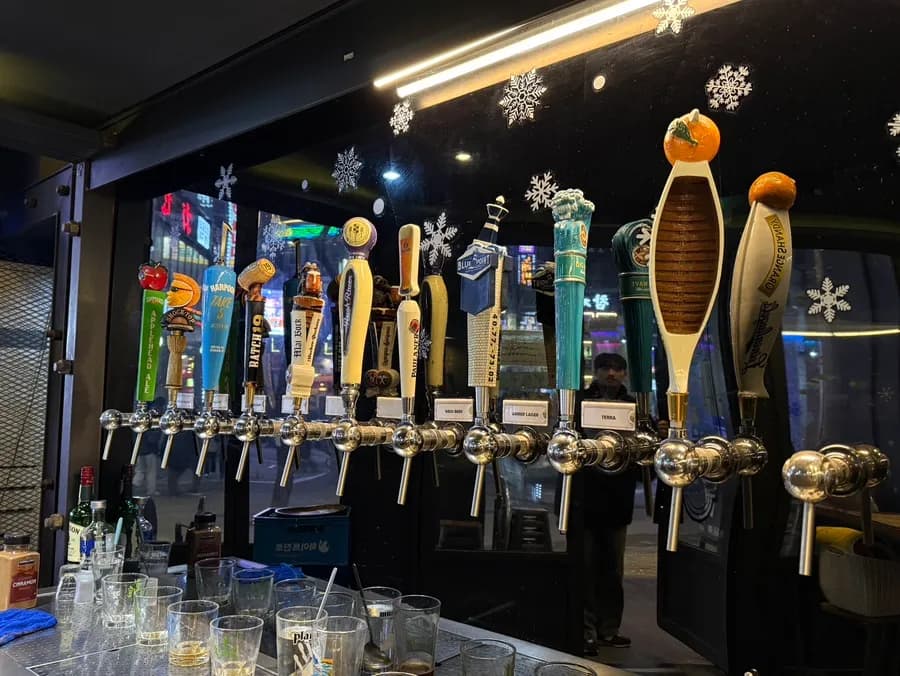 طلب بيتزا Jalapeño Bacon وOji Cheese Fries وKozel Dark Cinnamon في باوباب بيونغتشون