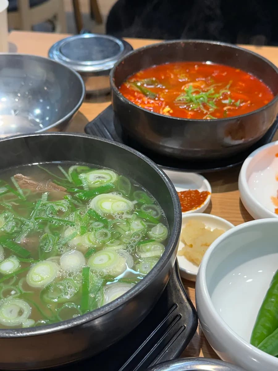基础小菜:萝卜块泡菜、青阳辣椒、包饭酱和蒜酱
