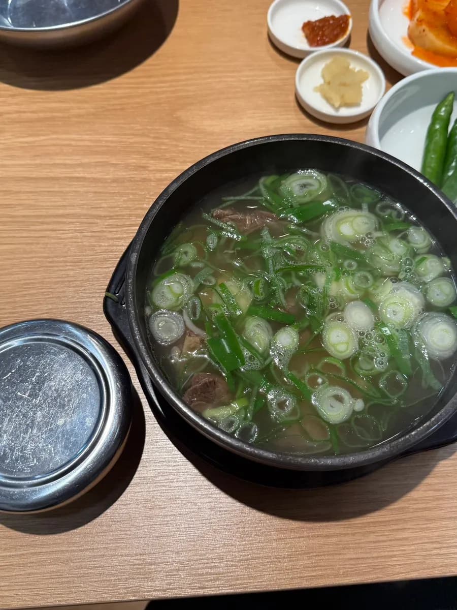 牛肋汤、韩牛汤饭和叶形蒸饺