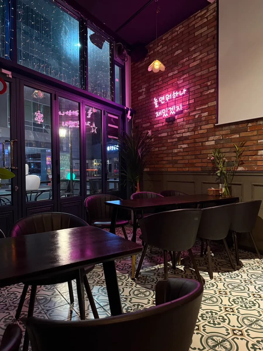 Table and bar seating at 1014 near Geumjeong Station