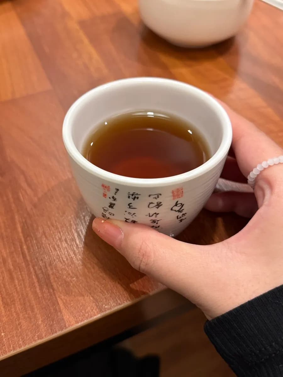 Kalter Buchweizentee als Dessert nach dem Hanjeongsik-Essen