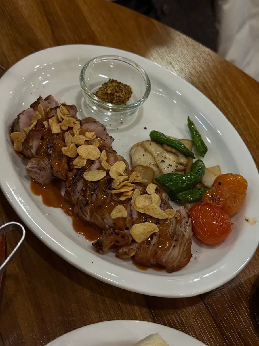 Очень маленькая порция Gambas-пасты в отзыве о Dipeodaen Wine