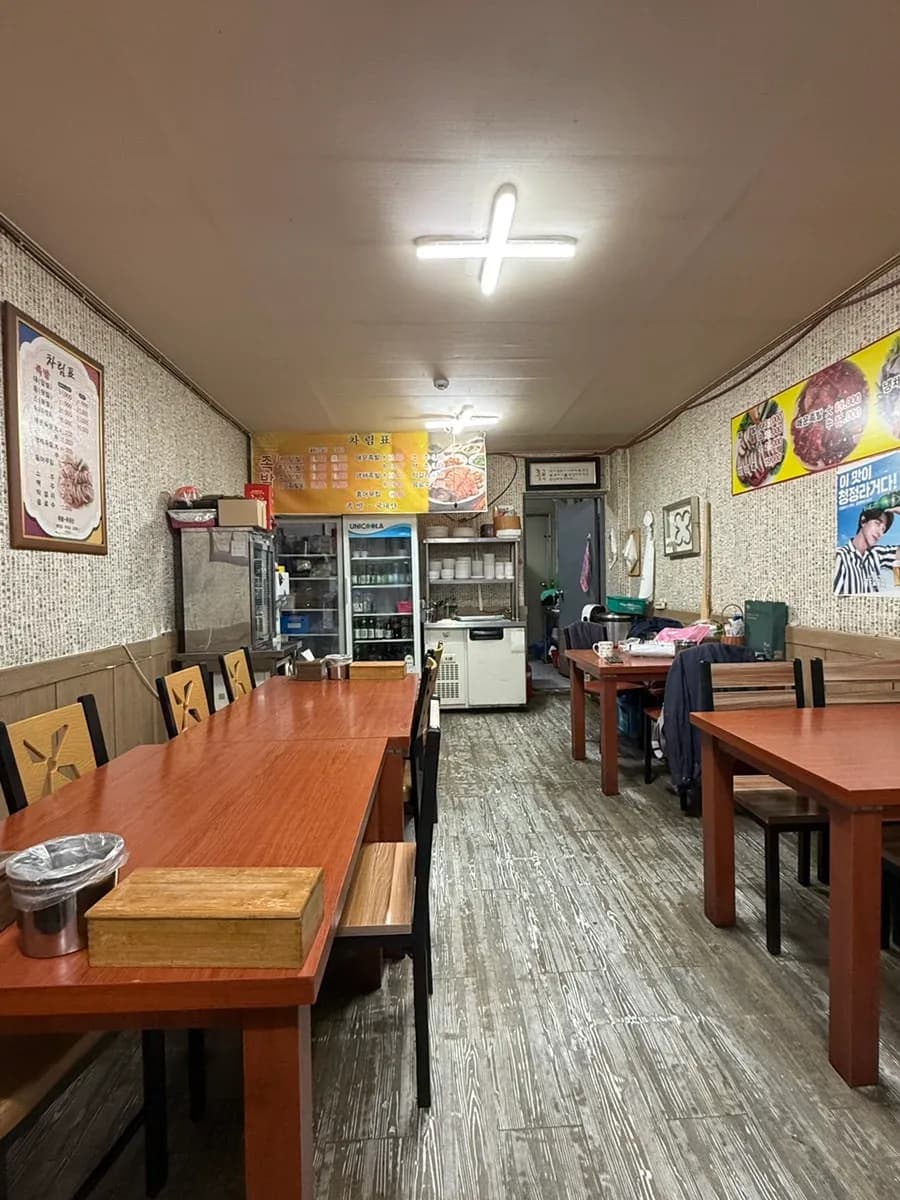 Odong Jokbal ในบักดัลดง อันยาง ร้านจ็อกบัลท้องถิ่นที่มีลูกค้าประจำจำนวนมาก