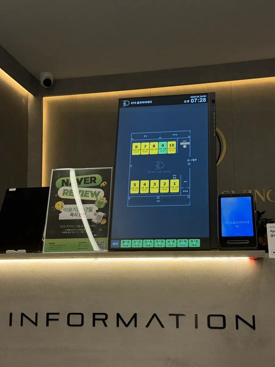 Counter display for reserved and available bays at DTS Golf