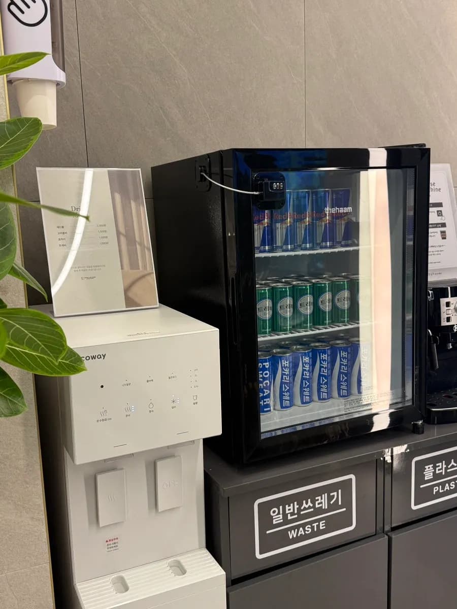 Water, drinks, and phone charging amenities at DTS Golf