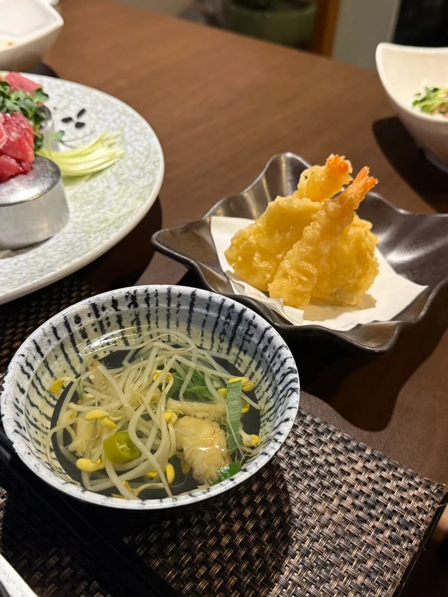 Sopa de abadejo seco con tempura de camarón y batata
