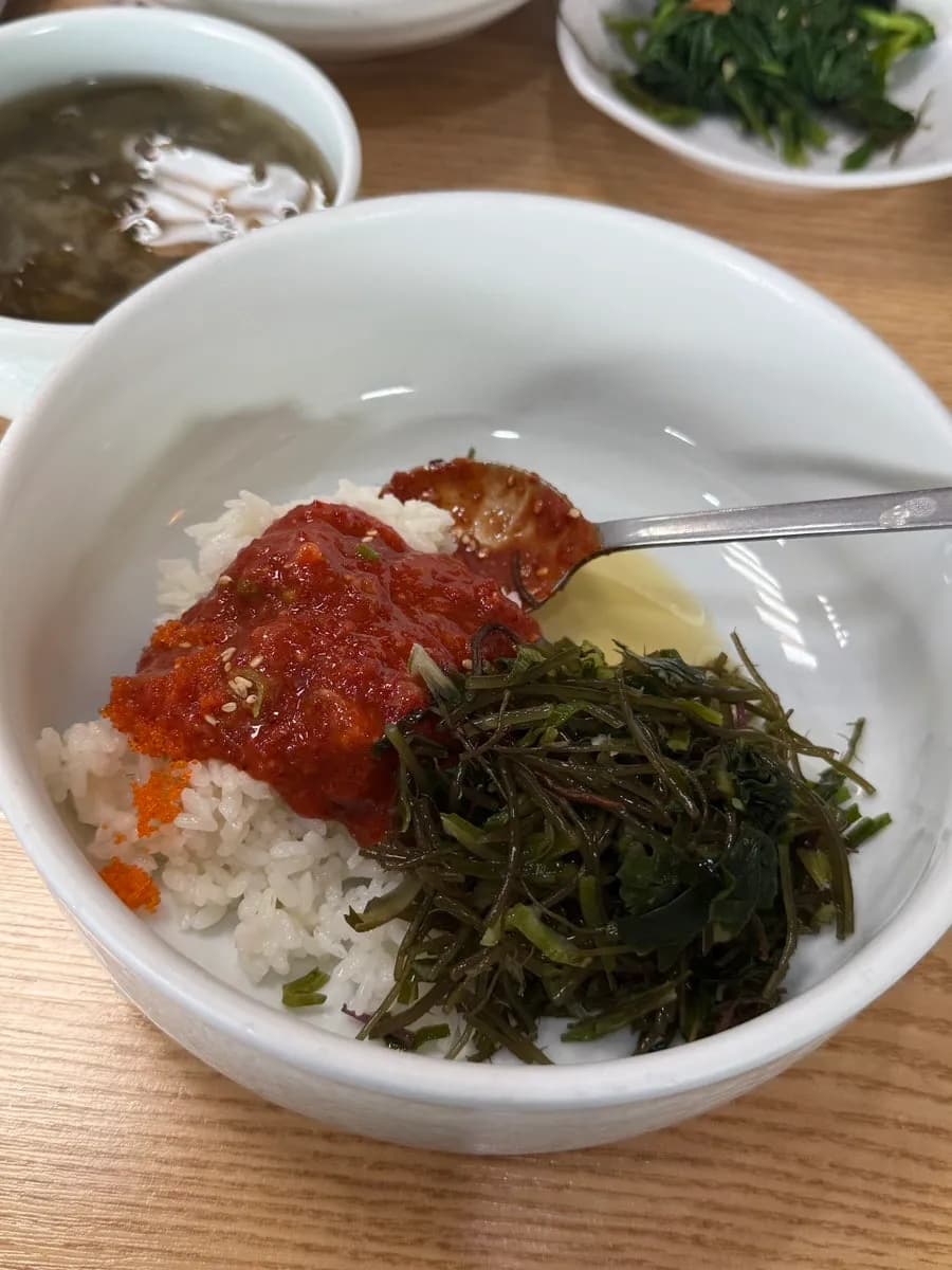 Drei-Personen-Portion von Crab Meat Seaweed Bibimbap bei Haebim