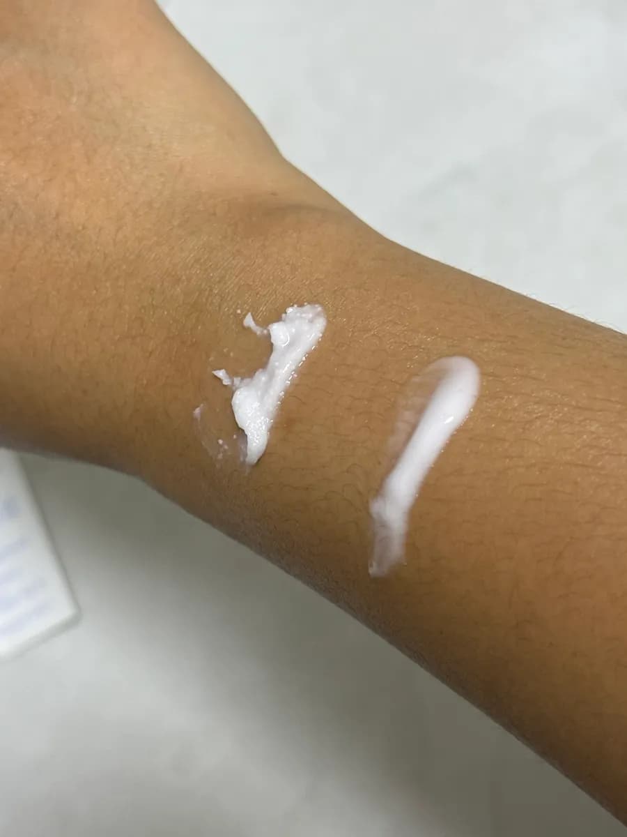 Perbandingan tekstur Aestura Atobarrier MD Lotion dan Cream dalam ulasan
